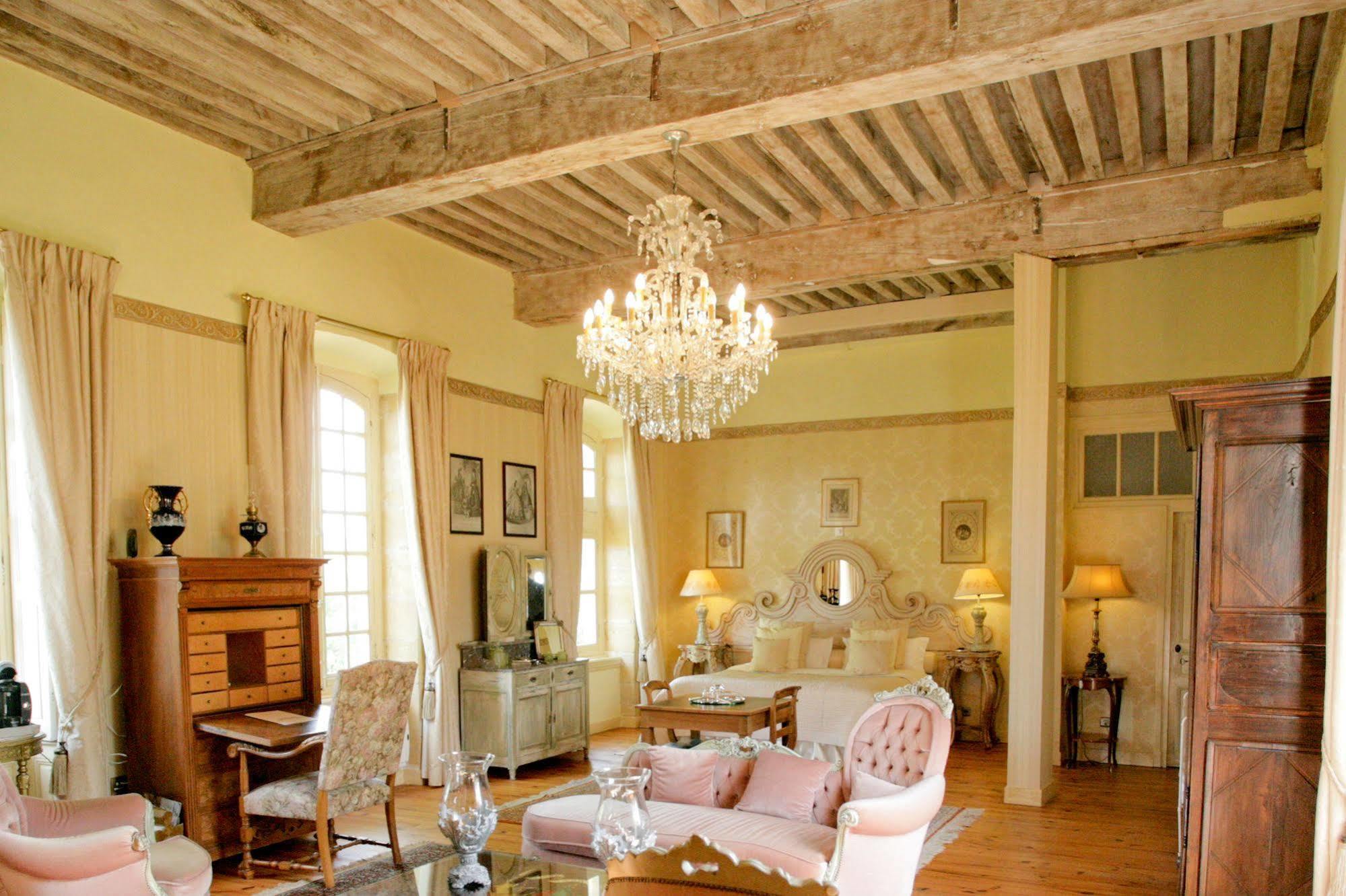 Chateau D'Origny, Chambres D'Hotes Et Restaurant Gastronomique Ouches Luaran gambar